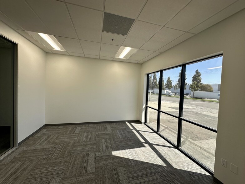 14385 Industry Cir, La Mirada, CA for lease - Building Photo - Image 2 of 3