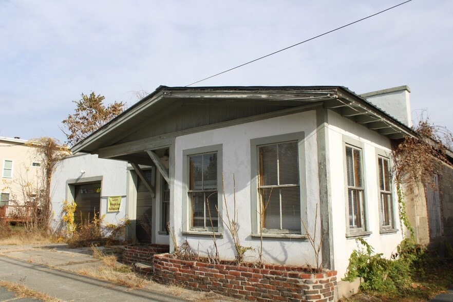 5 Millers Falls Rd, Turners Falls, MA à vendre - Photo du bâtiment - Image 3 de 38