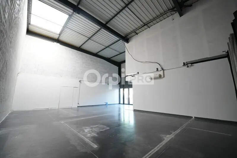 89 Avenue Des Bruyères, Décines-Charpieu for lease - Interior Photo - Image 3 of 9