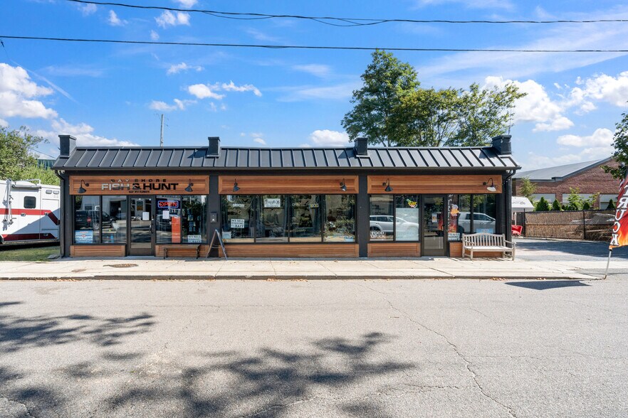 20 Ackerson St, Bay Shore, NY à vendre - Photo du bâtiment - Image 2 de 24