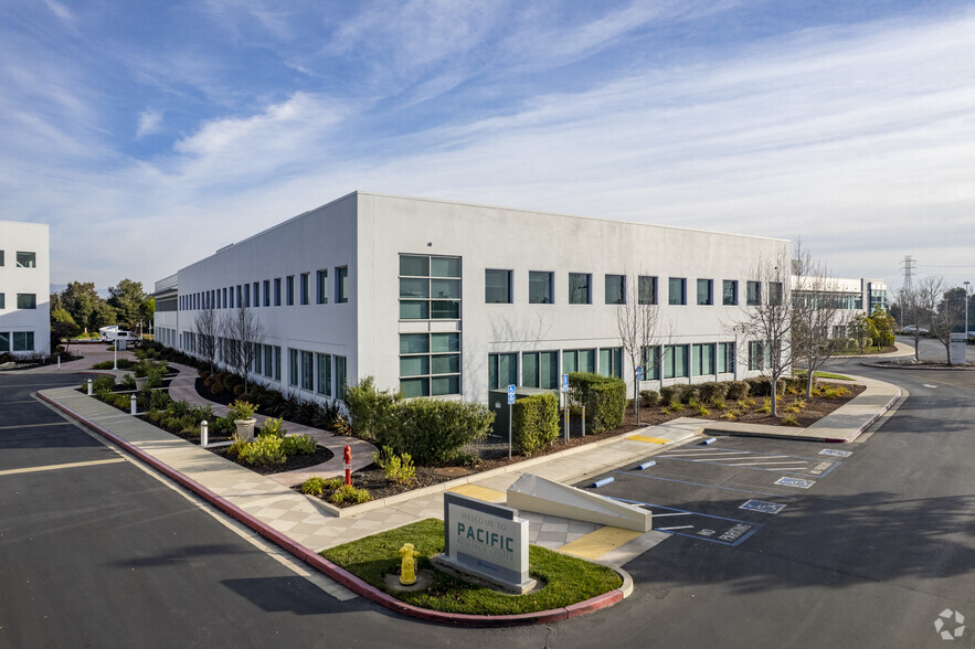 7979 Gateway Blvd, Newark, CA for lease - Primary Photo - Image 1 of 6