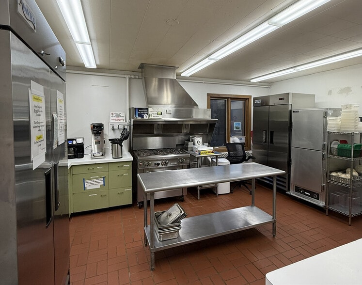 201 E 104th St, Minneapolis, MN for sale - Interior Photo - Image 3 of 10