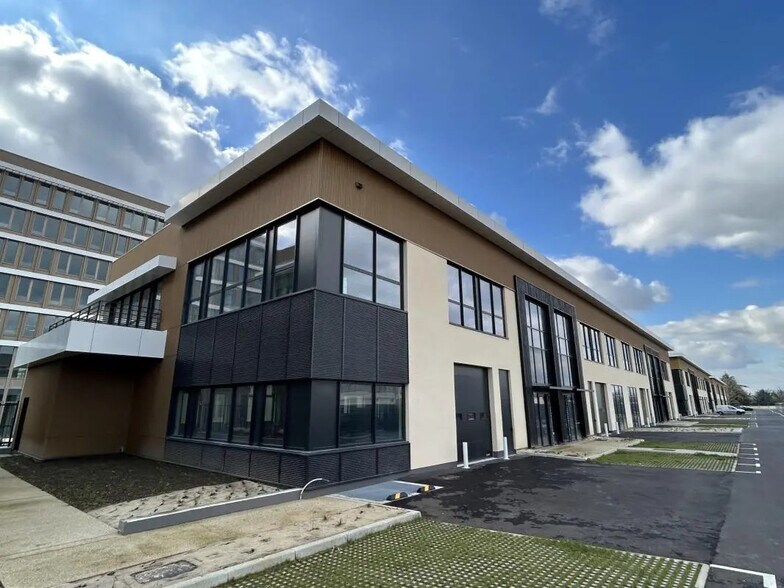 97 Rue Martha Desrumaux, Nanterre for lease - Building Photo - Image 1 of 25