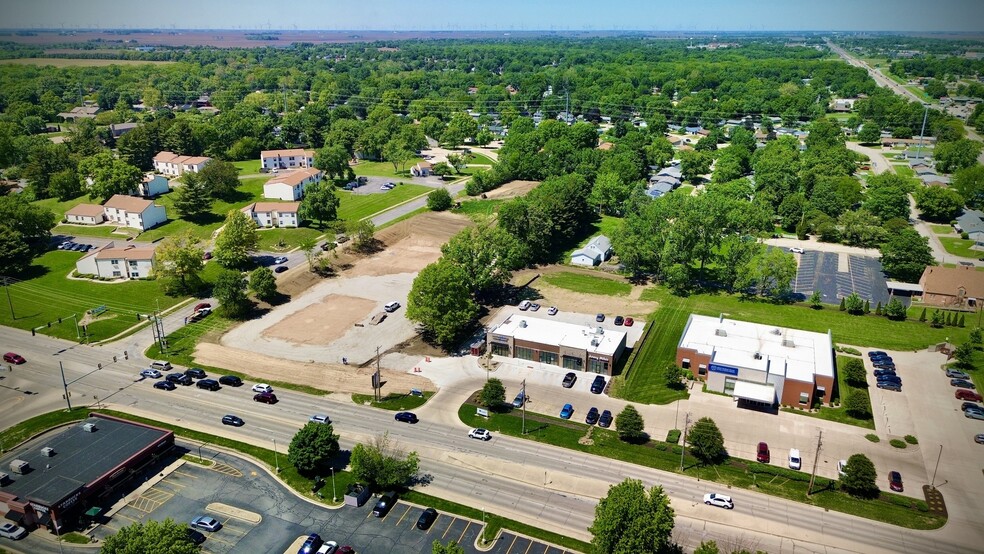 232 W Mound Rd, Decatur, IL for lease - Building Photo - Image 2 of 6