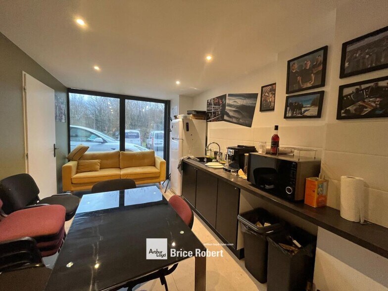 3 Rue De La Pierre Bleue, Chaponost for lease - Interior Photo - Image 3 of 8