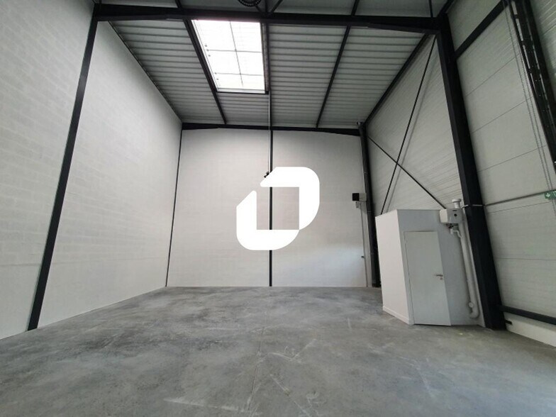 Flex in Bussy-Saint-Georges for lease - Interior Photo - Image 3 of 28