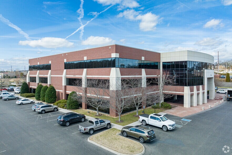 2095 Lakeside Centre Way, Knoxville, TN à louer - Photo du bâtiment - Image 3 de 25