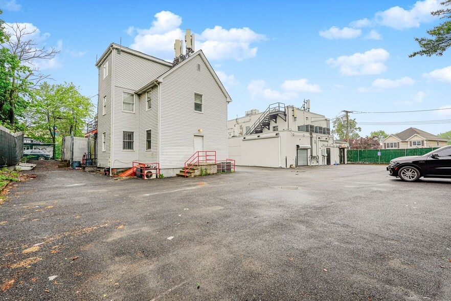 56 Seguine Ave, Staten Island, NY for lease - Building Photo - Image 3 of 6