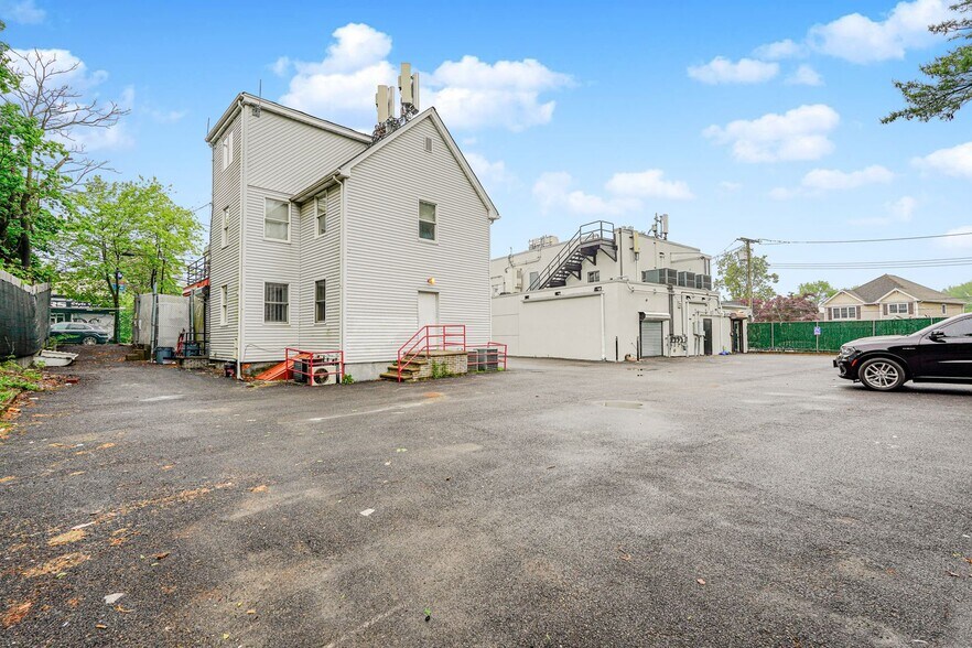 56 Seguine Ave, Staten Island, NY à louer - Photo du bâtiment - Image 3 de 6