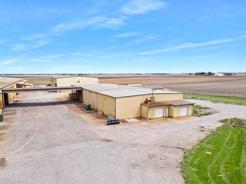 5704 E 1700 North Rd, Danvers, IL à louer - Photo du bâtiment - Image 3 de 21