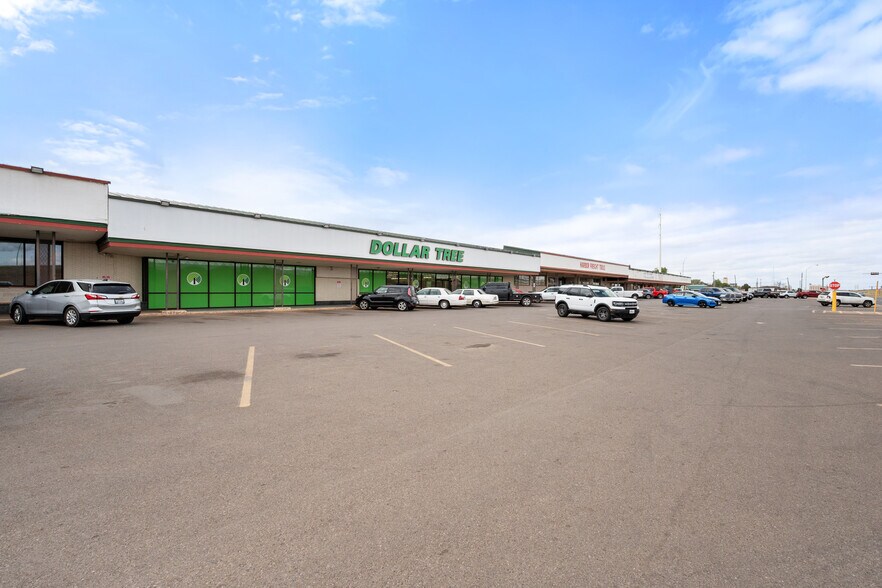 3400 Blk Of Ave H, Lubbock, TX à louer - Photo du bâtiment - Image 3 de 15