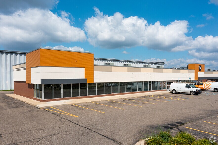 17032-17094 Fort St, Riverview, MI à louer - Photo du bâtiment - Image 2 de 18