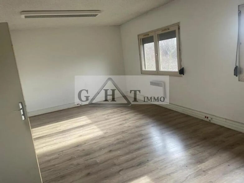 Industrial in Massy for lease - Building Photo - Image 3 of 8