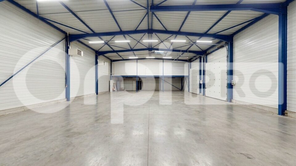 Retail in Gleizé for lease - Interior Photo - Image 2 of 2
