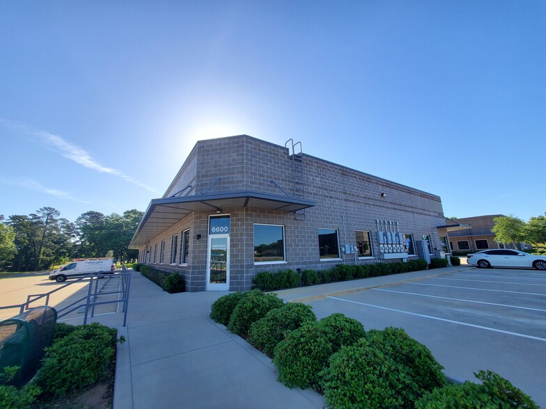 2525 N Frazier St, Conroe, TX for lease - Building Photo - Image 1 of 6