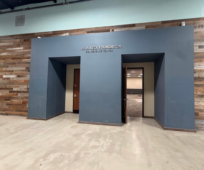 44204-44276 10th St W, Lancaster, CA for lease - Building Photo - Image 3 of 37