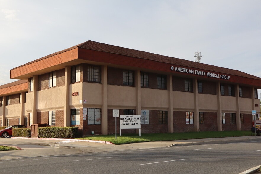 2414 S Fairview St, Santa Ana, CA for lease - Building Photo - Image 2 of 5
