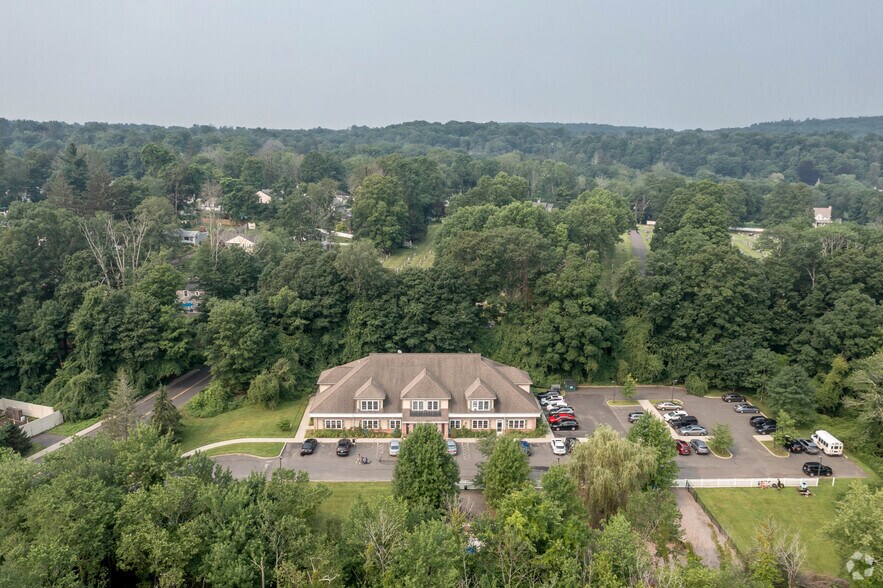 35 Copps Hill Rd, Ridgefield, CT à louer - Aérien - Image 2 de 3