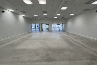 6160-6170 Ulmerton Rd, Clearwater, FL for lease Interior Photo- Image 1 of 11