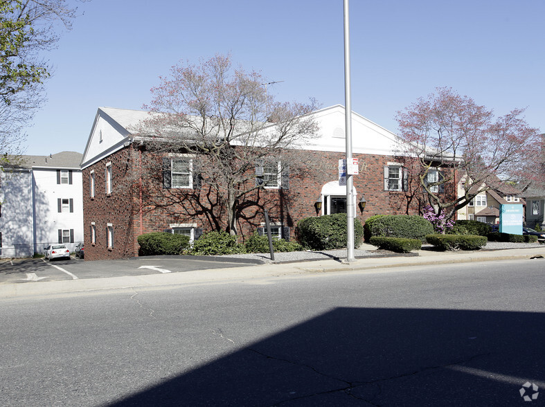 33 Lancaster St, Worcester, MA à vendre - Photo principale - Image 1 de 1