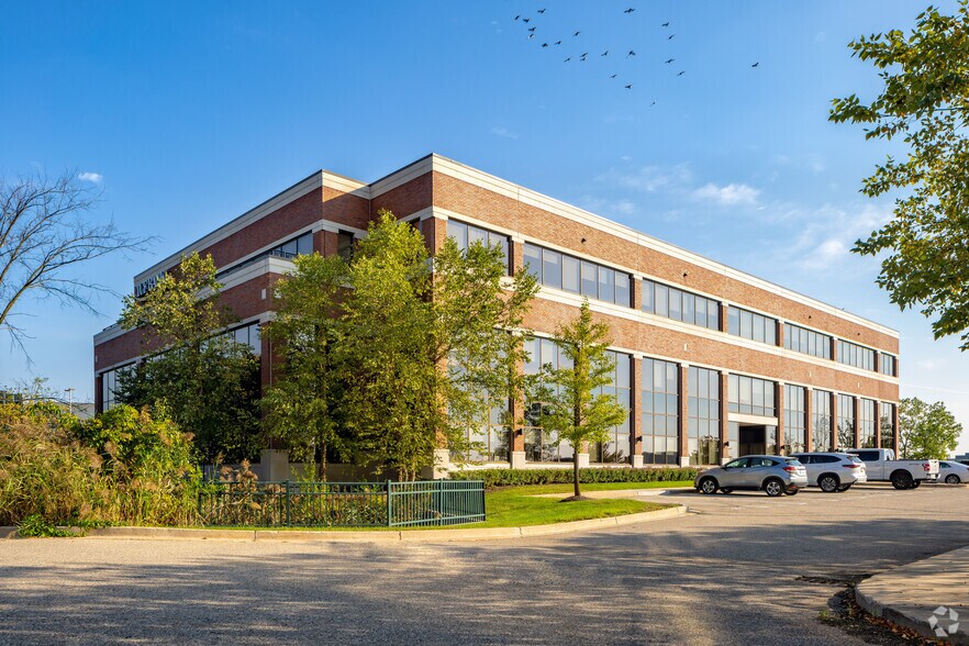 17440 College Pky, Livonia, MI for lease - Primary Photo - Image 1 of 15
