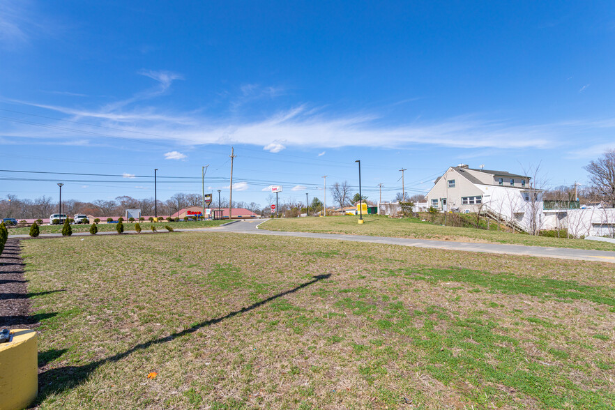 1871 Delmar Dr, Folcroft, PA à vendre - Photo de construction - Image 3 de 5