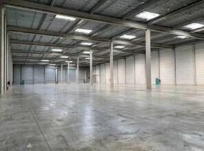 Industriel dans Longueil-Sainte-Marie à louer Photo intérieure- Image 1 de 4