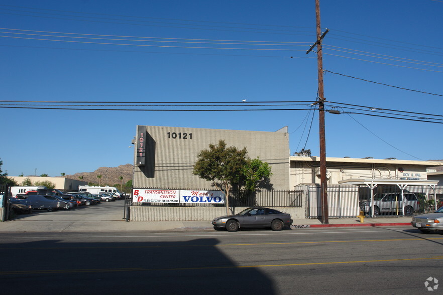 10121 Canoga Ave, Chatsworth, CA à louer - Photo du bâtiment - Image 3 de 4