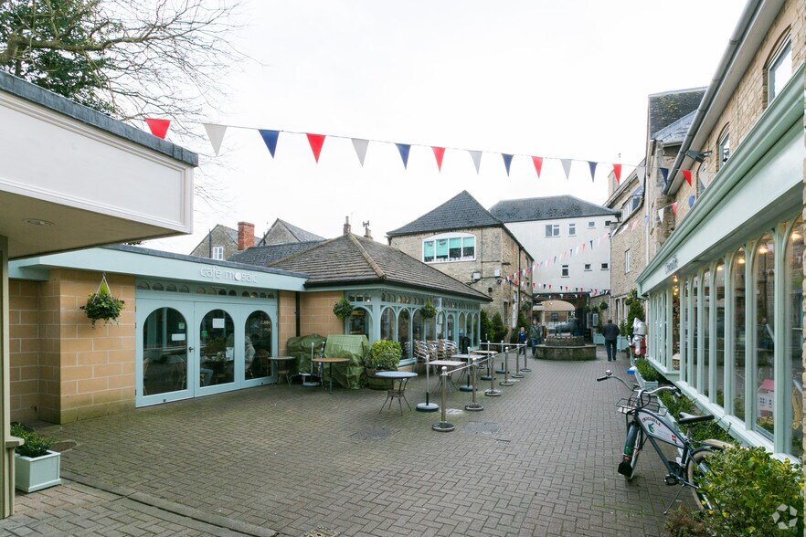 The Wool Market, Cirencester à louer - Photo du bâtiment - Image 2 de 28