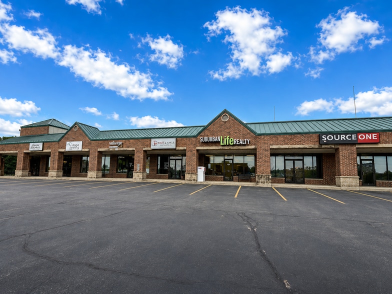 300-368 Sundown Rd, South Elgin, IL for lease - Building Photo - Image 2 of 14