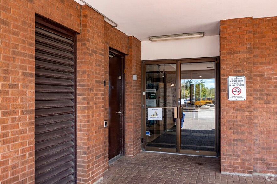 2227 S Millway Blvd, Mississauga, ON à louer - Photo du bâtiment - Image 3 de 5