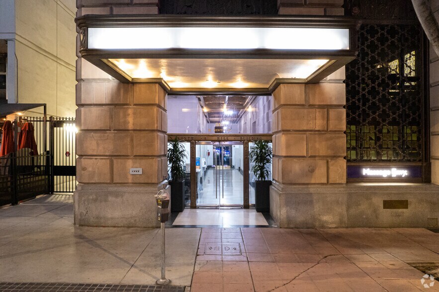 315 W 9th St, Los Angeles, CA à louer - Photo du bâtiment - Image 3 de 31