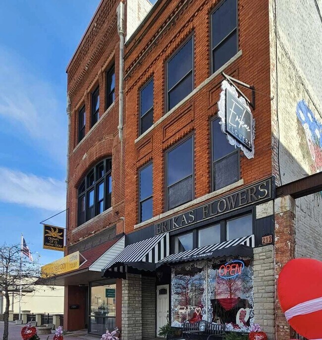 Plus de détails pour 212 S Washington Ave, Saginaw, MI - Commerce de détail à vendre