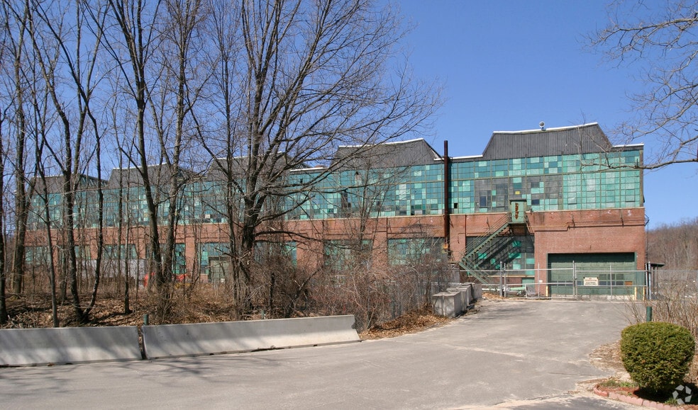 100 Franklin St, Bristol, CT à louer - Photo du bâtiment - Image 2 de 8