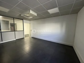 Office in Lyon for lease Interior Photo- Image 2 of 7