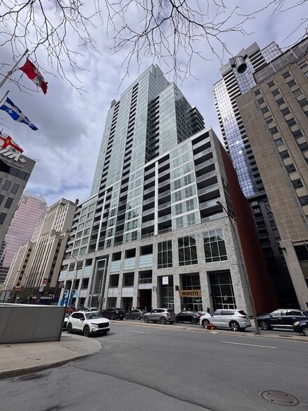 1207-1235 Boul Robert-Bourassa, Montréal, QC for sale - Building Photo - Image 2 of 4