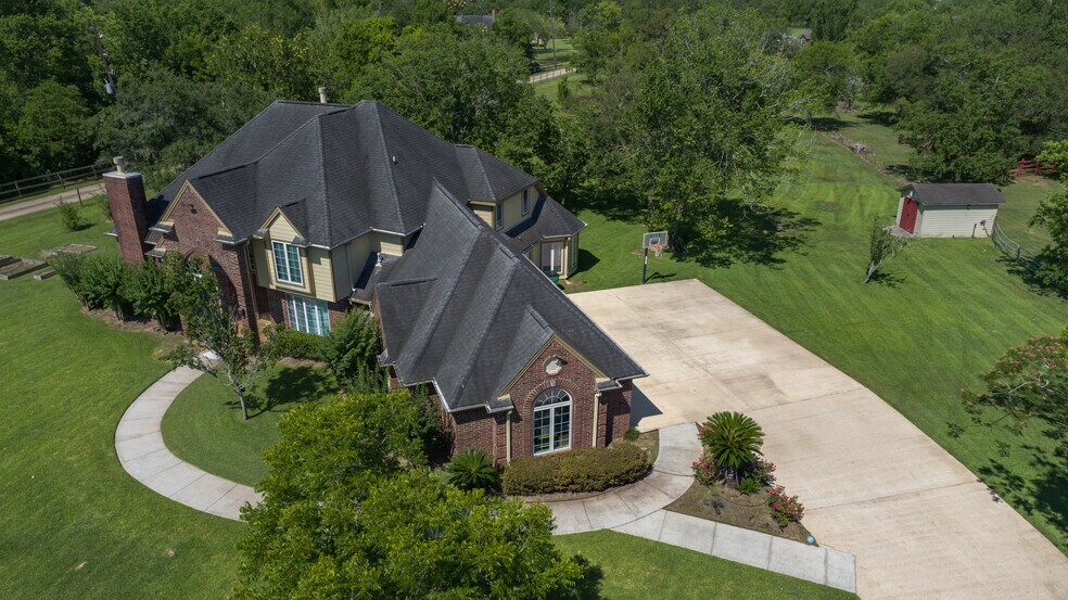 2750 County Road 48, Rosharon, TX à vendre - Photo du bâtiment - Image 2 de 9