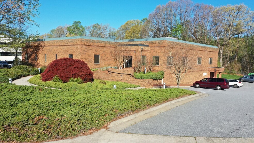 130 Charlois Blvd, Winston-Salem, NC for lease - Building Photo - Image 1 of 6