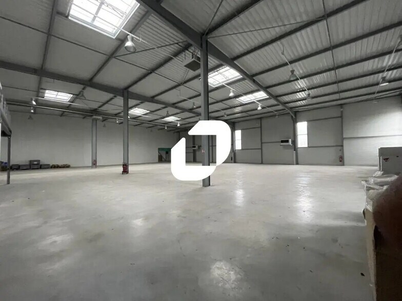 21 Impasse Madeleine Bres, Lieusaint for lease - Interior Photo - Image 2 of 9