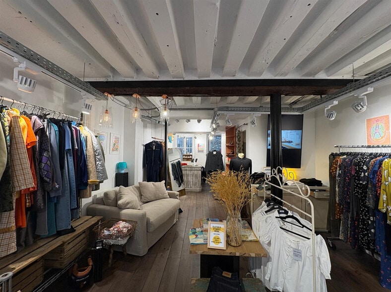 Retail in Paris for lease - Building Photo - Image 2 of 5