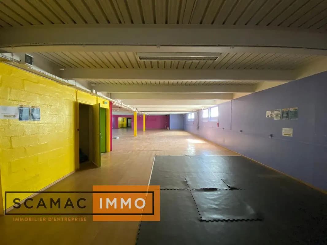 Office in Les Ulis for lease Interior Photo- Image 1 of 6