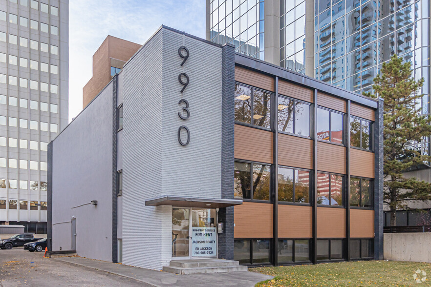 9930 106th St NW, Edmonton, AB for lease - Primary Photo - Image 1 of 4