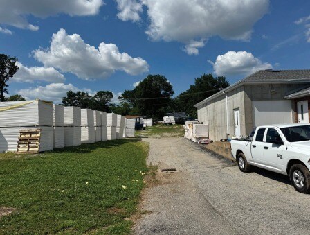 8465 Delport Dr, Vinita Park, MO à vendre - Photo du bâtiment - Image 2 de 3