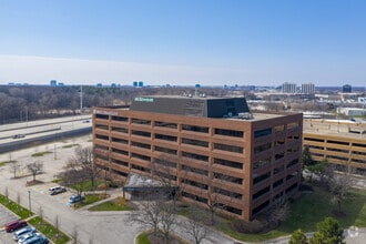 85 W Algonquin Rd, Arlington Heights, IL - AERIAL  map view