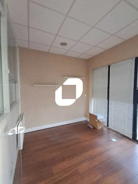 Office in Bois-Colombes for sale - Building Photo - Image 3 of 9