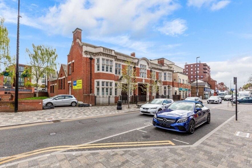 74 High St, Harrow for lease - Building Photo - Image 2 of 7