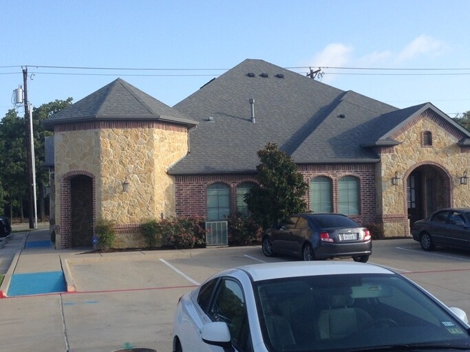 2301 Mustang Dr, Grapevine, TX à louer - Photo du bâtiment - Image 2 de 6