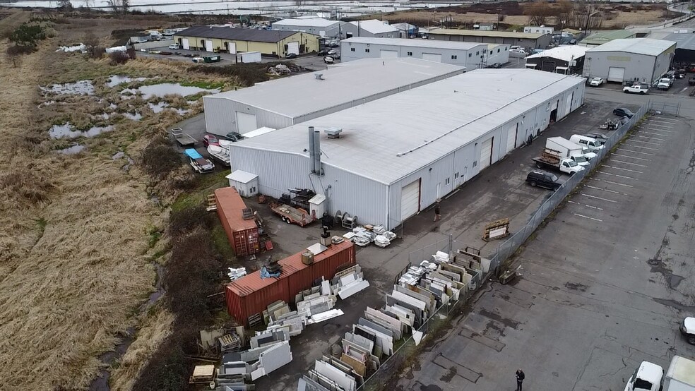 5625 48th Dr NE, Marysville, WA à louer - Photo du bâtiment - Image 2 de 11