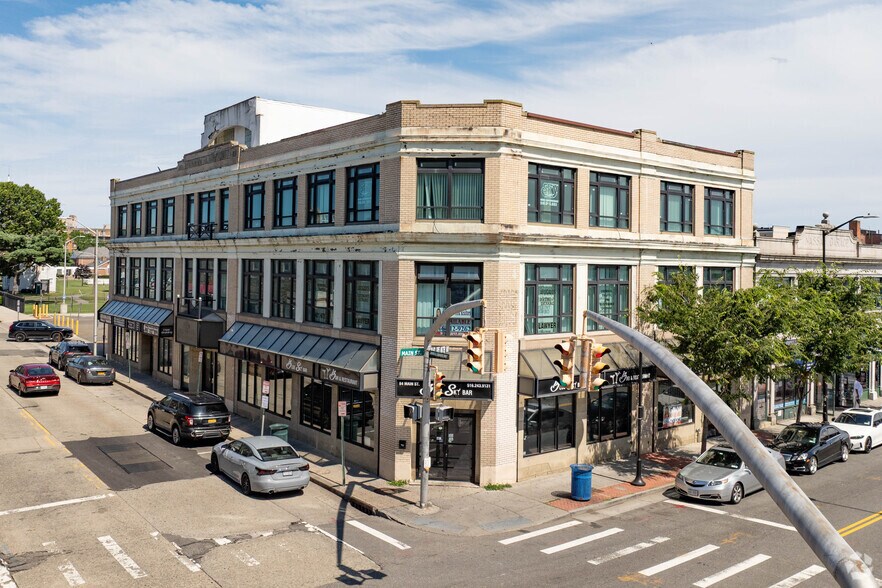 82-84 Main St, Hempstead, NY à louer - Photo du bâtiment - Image 2 de 6