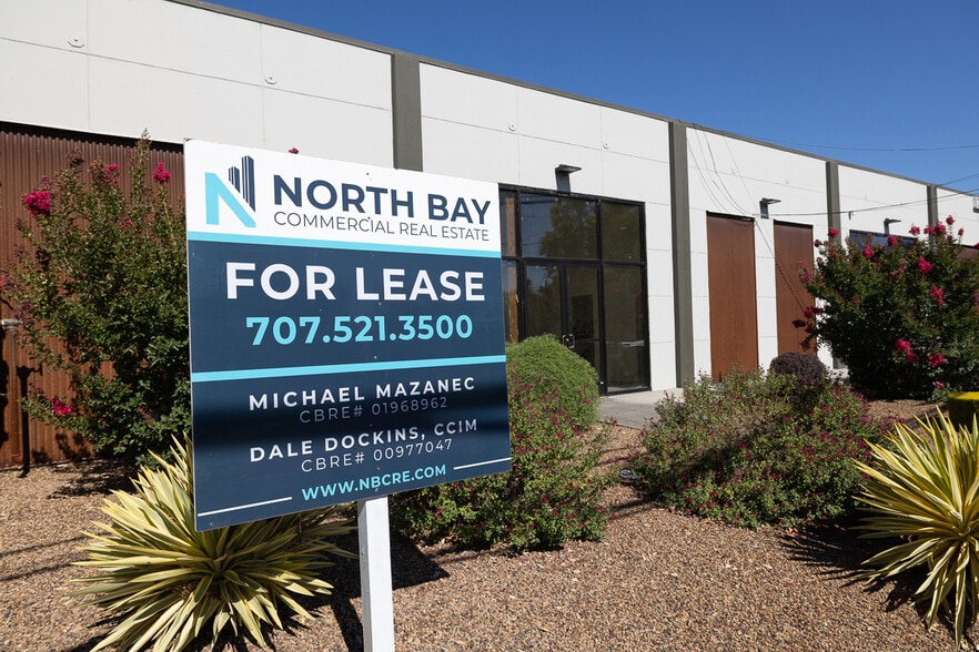 3075 Coffey Ln, Santa Rosa, CA for lease - Building Photo - Image 2 of 17